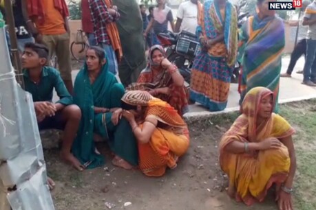 भागलपुर में सड़क हादसे में चार युवकों की मौत पर रोते-बिलखते उनके परिजन