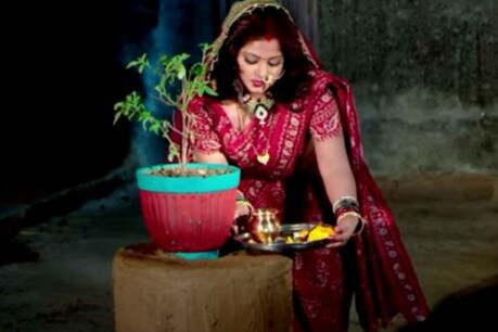 Karva Chauth 2019: करवा चौथ पर करें सोलह श्रृंगार, यहां देखें 16 श्रंगार की List Karva Chauth 2019: करवा चौथ पर करें सोलह श्रृंगार, यहां देखें 16 श्रंगार की List