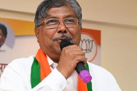 चंद्रकांत पाटिल के मुताबिक बीजेपी अध्यक्ष अमित शाह और उद्धव ठाकरे ही महाराष्ट्र में सत्ता साझीदारी के फॉर्मूले को अंतिम रूप देंगे.