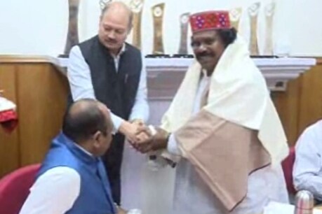 आयोग के अध्यक्ष नंद कुमार साय ने कहा कि प्रदेश में जनजातिय वर्ग के लोगों का जीवन अन्य राज्यों से बेहतर है.