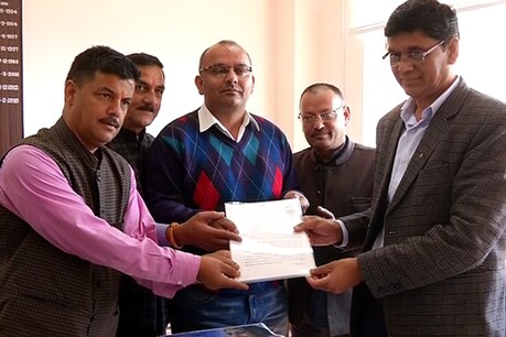 प्रदेश कांग्रेस कमेटी ने आयोग को तथ्यों पर आधारित ज्ञापन सौंपकर कार्रवाई की मांग की.