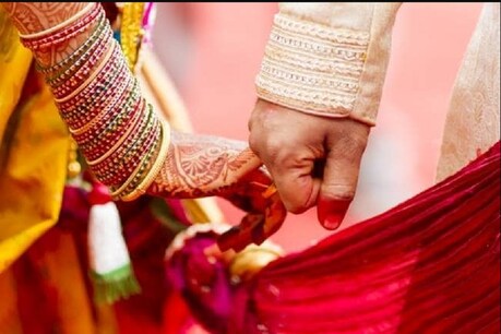 पति का आरोप, पढ़ाया मैंने, मुझे छोड़कर कर ली शादी, पत्नी बोली, पति काम नहीं करता था, इसलिए छोड़ा पति का आरोप, पढ़ाया मैंने, मुझे छोड़कर कर ली शादी, पत्नी बोली, पति काम नहीं करता था, इसलिए छोड़ा