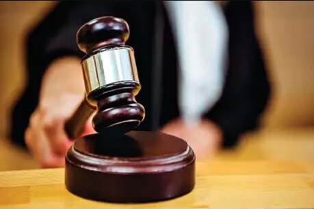 कोर्ट ने सुनाई आजीवन कारावास की सजा (प्रतीकात्मक फोटो)