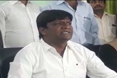 आरोप के मुताबिक ढुल्लू महतो ने साल 2013 में बरोरा थाने की हिरासत से वांरटी राजेश गुप्ता को जबरदस्ती छुड़ा लिया था. इस दौरान पुलिस के साथ मारपीट भी की थी और वर्दी भी फाड़ दी थी.