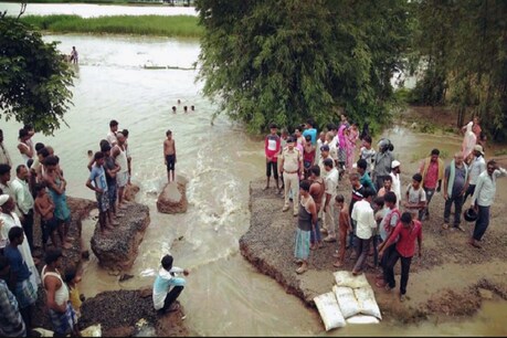 इस स्कूल के 400 छात्रों ने दुर्गा पूजा पर पहनने के लिए बाढ़ पीड़ितों को दिए नए कपड़े इस स्कूल के 400 छात्रों ने दुर्गा पूजा पर पहनने के लिए बाढ़ पीड़ितों को दिए नए कपड़े