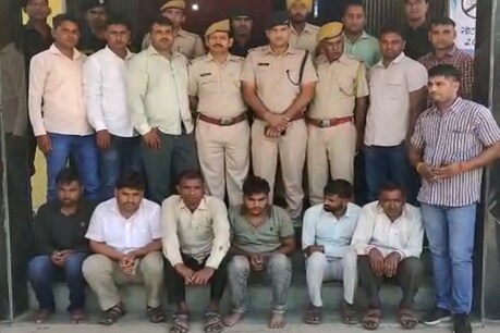 पुलिस की गिरफ्त में बुलटी और उसके गैंग के सदस्य