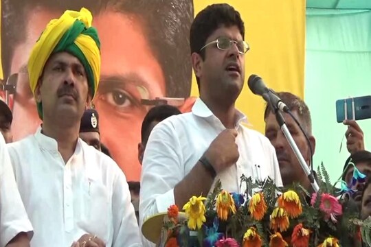 सभा को संबोधित करते जजपा नेता दुष्यंत चौटाला 