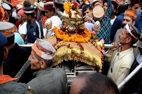 अगले वर्ष पुन: आने का वादा कर अपने देवालयों की ओर लौटे देवी देवता.