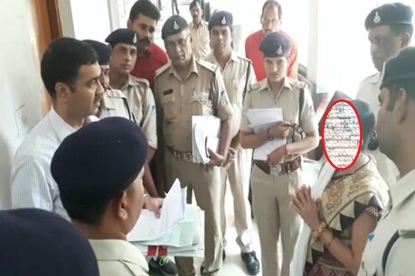 एसपी डीके चक्रवर्ती से न्याय की गुहार लगाती महिला कांग्रेस की नेता