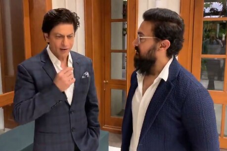 प्रधानमंत्री आवास (PM House) पर शाहरुख खान (Shahrukh Khan) और आमिर खान (Aamir Khan) ने एक साथ पीएम मोदी से मुलाकात की.