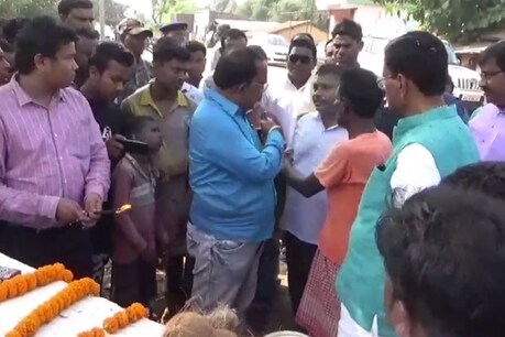 मंत्री सरयू राय के रसोइये को बीजेपी विधायक ने पीटा, केस दर्ज मंत्री सरयू राय के रसोइये को बीजेपी विधायक ने पीटा, केस दर्ज