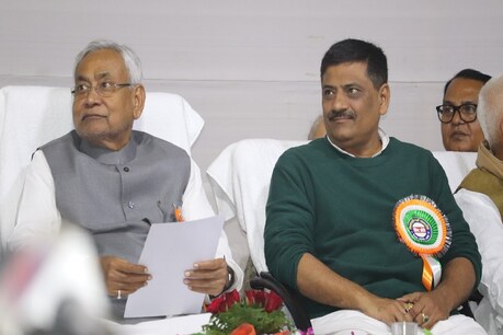 दिल्ली में अकेले विधानसभा चुनाव लड़ेगी JDU, बुधवार को कार्यकर्ताओं के साथ बैठक करेंगे नीतीश दिल्ली में अकेले विधानसभा चुनाव लड़ेगी JDU, बुधवार को कार्यकर्ताओं के साथ बैठक करेंगे नीतीश
