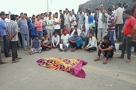 दादरी-भिवानी Highway पर तेज रफ्तार कार ने सगी बहनों की ली जान, ड्राइवर फरार दादरी-भिवानी Highway पर तेज रफ्तार कार ने सगी बहनों की ली जान, ड्राइवर फरार