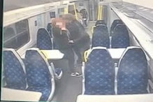 शराब के नशे में धुत कपल चलती ट्रेन में करने लगा सेक्स, CCTV में कैद हुई घटना