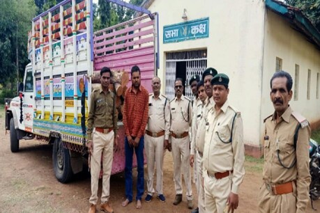 सागौन की तस्करी रोकने गए वन कर्मचारियों पर हमला, 2 वन रक्षक घायल सागौन की तस्करी रोकने गए वन कर्मचारियों पर हमला, 2 वन रक्षक घायल
