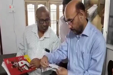 अलीगढ़ में डेंगू जांच के नाम पर चल रही लूट, जिला प्रशासन ने छापा मारा तो मचा हड़कंप अलीगढ़ में डेंगू जांच के नाम पर चल रही लूट, जिला प्रशासन ने छापा मारा तो मचा हड़कंप