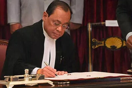 चीफ जस्टिस ऑफ इंडिया रंजन गोगोई ने कहा कि कोर्ट के लिए धर्मशास्त्र में जाना उचित नहीं.