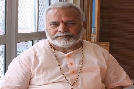 अब पूर्व शिष्या के साथ सात साल पुराने रेप के मामले में बढ़ीं चिन्मयानंद की मुश्किलें, 13 दिसंबर को सुनवाई अब पूर्व शिष्या के साथ सात साल पुराने रेप के मामले में बढ़ीं चिन्मयानंद की मुश्किलें, 13 दिसंबर को सुनवाई