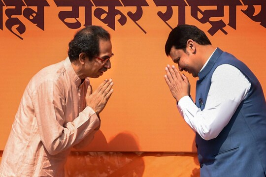शिवसेना प्रमुख उद्धव ठाकरे और निवर्तमान सीएम देवेंद्र फडणवीस