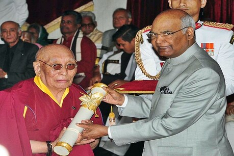 धर्मशाला: साल 2018 में गणतंत्र दिवस की पूर्व संध्या पर पद्मश्री सम्मान पाने वाले 73 लोगों में डॉ. येशी भी शामिल थे. (FILE PHOTO)