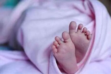 मासूम गत 12 जुलाई को डूंगरपुर के जिला अस्पताल से कुछ दूर एक सोनोग्राफी सेंटर के पीछे सीढ़ियों पर लावारिस हालत में मिला था. सांकेतिक चित्र।