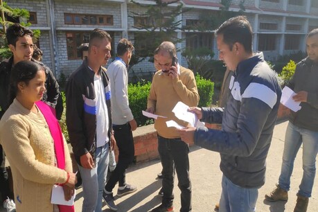 पटवारी भर्ती परीक्षा : एडमिट कार्ड में गलत परीक्षा केंद्र के नाम दर्ज होने से अभ्यर्थियों को हुई भारी परेशानी पटवारी भर्ती परीक्षा : एडमिट कार्ड में गलत परीक्षा केंद्र के नाम दर्ज होने से अभ्यर्थियों को हुई भारी परेशानी