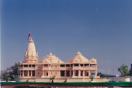 अयोध्या में प्रस्तावित राम मंदिर का मॉडल