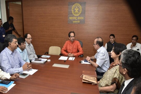 सीएम उद्धव ठाकरे ने गुरुवार को बीएमसी को खुद बिजली तैयार करने की मंजूरी दी. (File Photo)