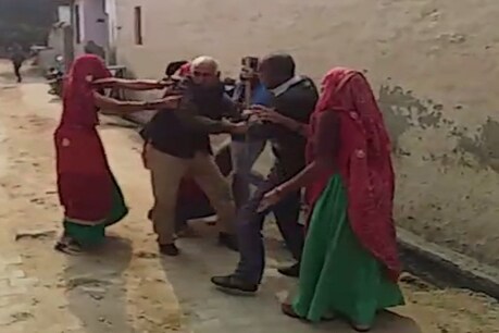 अलवर: अवैध शराब बेचने की शिकायत पर दबिश देने गई पुलिस पर हमला, 3 गिरफ्तार अलवर: अवैध शराब बेचने की शिकायत पर दबिश देने गई पुलिस पर हमला, 3 गिरफ्तार
