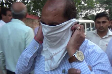 तीन माह से भगौड़े RTA के सहायक सचिव को विजिलेंस ने किया गिरफ्तार तीन माह से भगौड़े RTA के सहायक सचिव को विजिलेंस ने किया गिरफ्तार