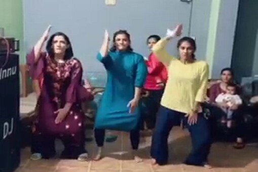 बहनों के साथ बबीता ने किया डांस बहनों के साथ बबीता ने किया डांस