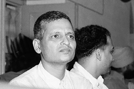 नाथूराम गोडसे की फांसी इसलिए टली थी एक हफ्ते