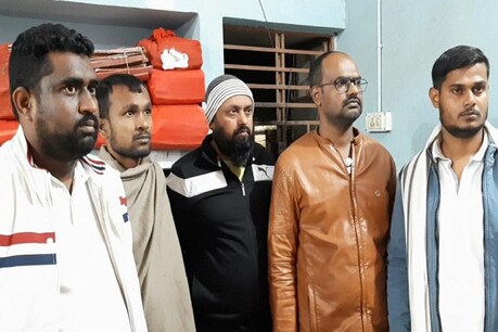 वासेपुर गैंगस्टर का रिश्तेदार 5 साथियों के साथ हिरासत में, पूछताछ में जुटी जमुई पुलिस वासेपुर गैंगस्टर का रिश्तेदार 5 साथियों के साथ हिरासत में, पूछताछ में जुटी जमुई पुलिस