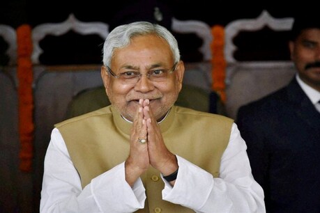 नीतीश कुमार ने बिहारवासियों को सरस्वती पूजा की बधाई व शुभकामनाएं दीं (फाइल फोटो)