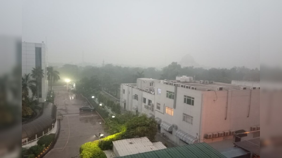 दिल्‍ली-NCR में तेज हवाओं के साथ बारिश, लोगों को जानलेवा प्रदूषण से मिलेगी राहत