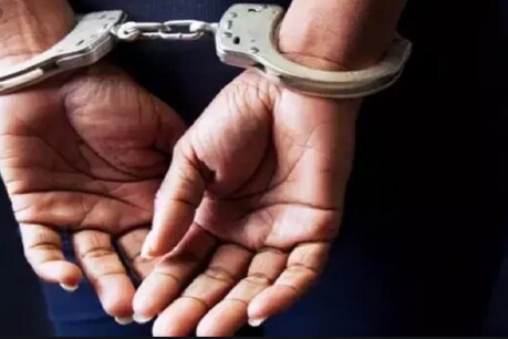 पुलिस आरक्षक ही निकला 'चोर', अपने साथी की बाइक चुराने का आरोप पुलिस आरक्षक ही निकला 'चोर', अपने साथी की बाइक चुराने का आरोप