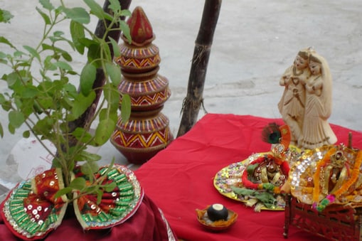 तुलसी विवाह २०१९: क्यों किया भगवान विष्णु ने वृंदा से विवाह? | tulsi vivah story marriage of tulsi with shaligram lord vishnu bgys – News18 हिंदी