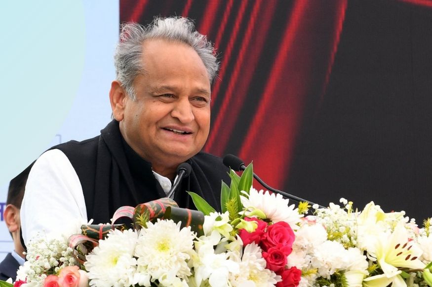 आवेदन करने की अंतिम तिथि भी 15 दिन बढ़ाई, CM Gehlot gave a big gift-One year relaxation given to candidates in Constable Recruitment Examination– News18 Hindi
