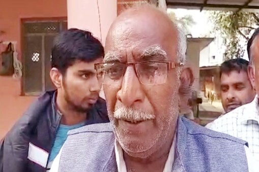 बाबूलाल पाटीदार के घर में घुसकर उसे जान से मारने की धमकी दी है. बाबूलाल पाटीदार के घर में घुसकर उसे जान से मारने की धमकी दी है.