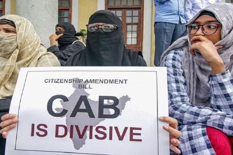 पुलिस ने 35 लोगों के खिलाफ नामजद मामला दर्ज किया है. वहीं 500 अज्ञात लोगों के खिलाफ भी प्राथमिकी दर्ज की गई है.
