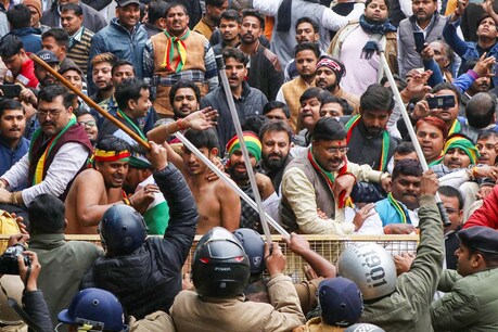 नागरिकता कानून: क्या है यह कानून और क्यों हो रहा है इतना विवाद? जानें हर सवाल का जवाब नागरिकता कानून: क्या है यह कानून और क्यों हो रहा है इतना विवाद? जानें हर सवाल का जवाब
