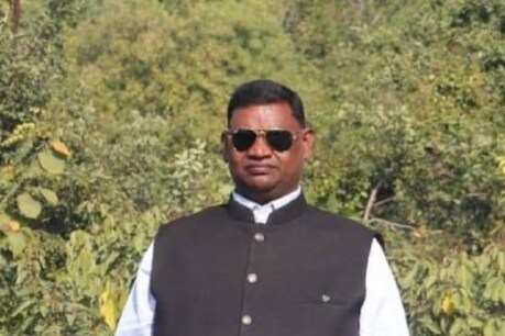 Jharkhand Election Result 2019: चतरा से दो बार BJP के टिकट पर जीतने वाले सत्यानंद भोक्ता इस बार RJD के टिकट पर जीते Jharkhand Election Result 2019: चतरा से दो बार BJP के टिकट पर जीतने वाले सत्यानंद भोक्ता इस बार RJD के टिकट पर जीते