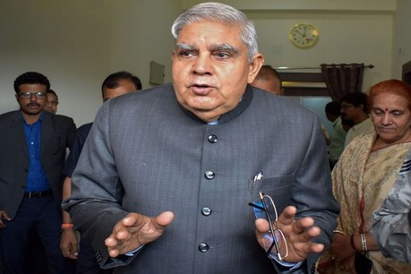इससे पहले भी कई बार राज्यपाल जगदीप धनखड़ के साथ कई बार विवाद हो चुका है.
