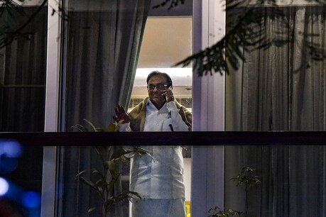 जेल से बाहर आने के बाद अपने घर पर पी. चिदंबरम
