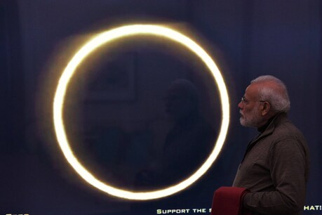 Solar Eclipse 2019: दुनियाभर में देखा गया साल का आखिरी सूर्य ग्रहण, PM मोदी ने शेयर की फोटो Solar Eclipse 2019: दुनियाभर में देखा गया साल का आखिरी सूर्य ग्रहण, PM मोदी ने शेयर की फोटो
