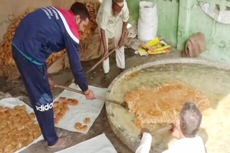 पानीपत. वेब डेवलपर की नौकरी छोड़ उगा रहे ऑर्गेनिक गन्ना, बेच रहे गुड़, खांड और शक्कर पानीपत. वेब डेवलपर की नौकरी छोड़ उगा रहे ऑर्गेनिक गन्ना, बेच रहे गुड़, खांड और शक्कर
