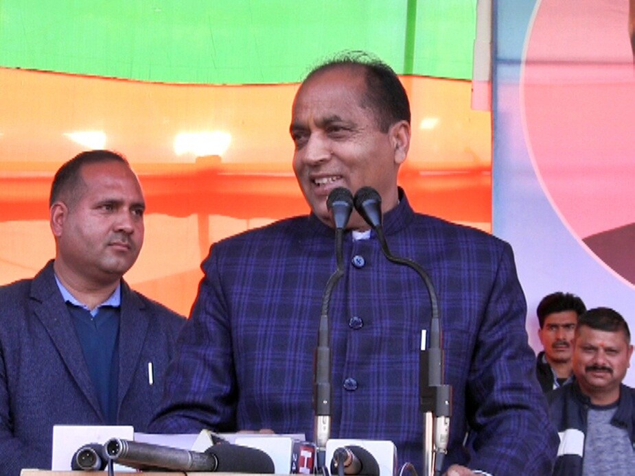 मंडी दौरे के दौरान सीएम जयराम ठाकुर.