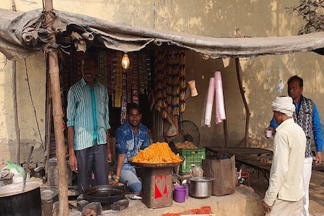 30 साल से फ्री की बिजली जला रहे 350 दुकानदार, अब जागा बिजली विभाग तो दिया नोटिस 30 साल से फ्री की बिजली जला रहे 350 दुकानदार, अब जागा बिजली विभाग तो दिया नोटिस