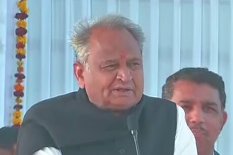 सीएम अशोक गहलोत ने वसुंधरा राजे पर साधा निशाना, कहा- आलोचनाओं की परवाह नहीं करेगी कांग्रेस सीएम अशोक गहलोत ने वसुंधरा राजे पर साधा निशाना, कहा- आलोचनाओं की परवाह नहीं करेगी कांग्रेस