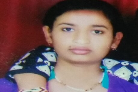 हमीरपुर में किशोरी की हत्या, परिजनों ने अंतिम संस्कार से किया इंकार, सीएम को बुलाने पर अड़े हमीरपुर में किशोरी की हत्या, परिजनों ने अंतिम संस्कार से किया इंकार, सीएम को बुलाने पर अड़े